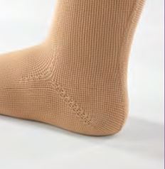 VenoTrain® Delight Flat-Knit Below Knee Stockings Closed Toe RAL Ccl 2 & Ccl 3 - for severe vein problems, lymphoedema and lipoedema - Image 4